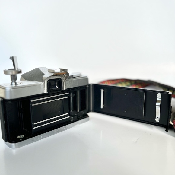 Vintage Kowa SER 35mm Camera, Chrome with 50mm f/2 SER Lens {49} - Picture 14 of 15